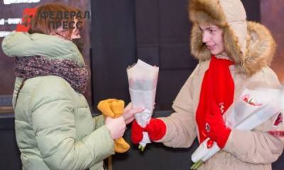 Активисты «Юнармии» поздравили россиянок с 8 марта