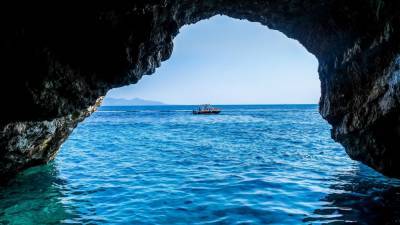 Власти Греции заявили о полном открытии границ для туристов