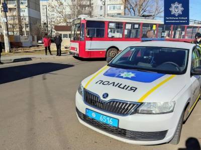 В Николаеве женщину-водителя троллейбуса госпитализировали из-за вероятного избиения. Задержан мужчина