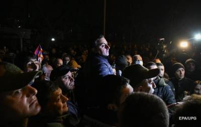 Никола Пашинян - Вазген Манукян - В Армении оппозиция заблокировала парламент - korrespondent.net - Армения - Парламент