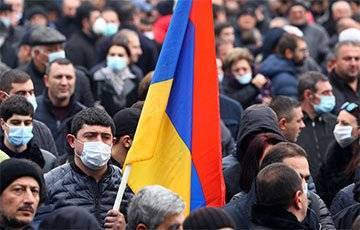 Никола Пашинян - Вазген Манукян - Протестующие в Ереване заблокировали здание парламента - charter97.org - Ереван
