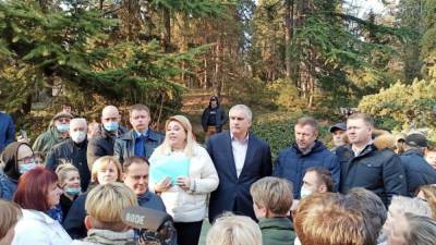 Аксенов подвел итоги встречи с жителями Крыма по застройке Форосского парка