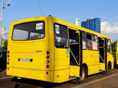 В Киеве пьяный водитель маршрутки ездил на сломанном транспорте