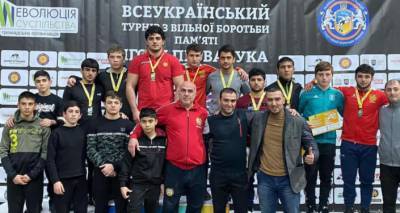 Молодежная сборная Армении по вольной борьбе приехала из Украины с 8 медалями