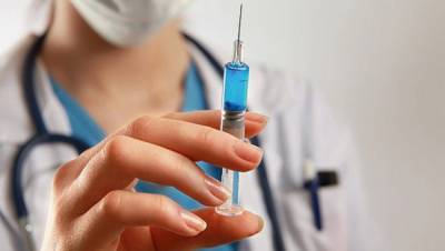 В Украине вакцинировали индийской вакциной от COVID-19 первого народного депутата