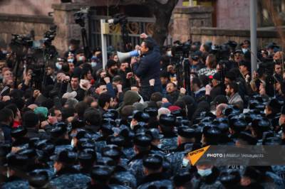 Оппозиция Армении объявила забастовку и требует отставки Пашиняна до полудня 10 марта
