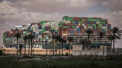 В администрации Суэцкого канала оценили ущерб от блокировки контейнеровозом