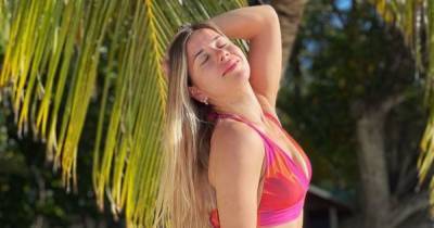 "Моя красавица": жена футболиста сборной Украины порадовала жаркой фотосессией на Мальдивах