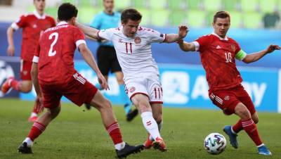 Хавбек сборной России Макаров извинился за поражение Дании