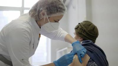 Мурашко оценил необходимость повторной вакцинации уже привитым россиянам