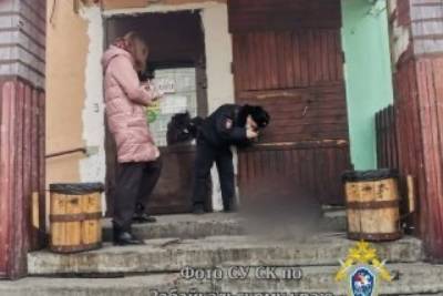 Труп 23-летнего мужчины с ножевыми ранениями нашли у бара на улице Шилова в Чите