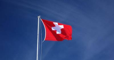 Швейцарцы обвинили семейные трусы в нежелании женщин служить в армии