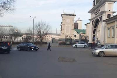 В Улан-Удэ активист будет каждый день публиковать фото «ямы за Прогрессом»