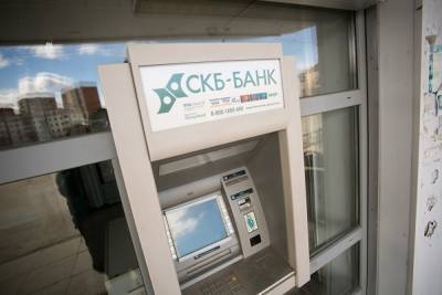 Банк, подконтрольный Пумпянскому, сократил траты на сотрудников почти в два раза