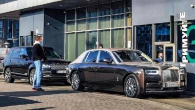 В Украине заметили необычный кортеж с Rolls-Royce на МакДрайве (ФОТО) - enovosty.com - Киев - Англия
