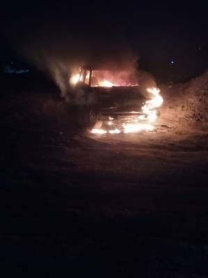 В Астраханской области ночью вспыхнул автомобиль