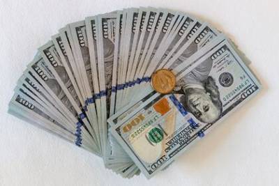 Финансист предостерег россиян от покупки поддельных долларов