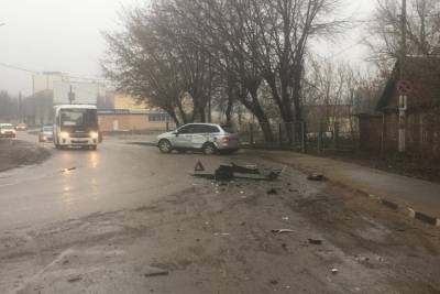 Утром 1 апреля в Туле на улице Путейской столкнулись автобус и две легковушки
