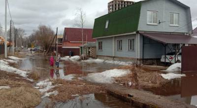 "Залило дома, не выйти": жители Ярославля сообщают о потопе