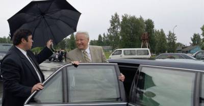 Назад в ведро: как российские чиновники пересаживались на отечественные авто