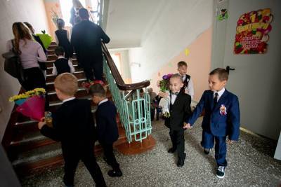 В Екатеринбурге 31 школа закрыла прием после ночной записи в первые классы