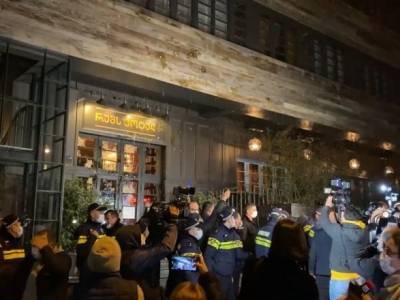 В Тбилиси устроили протест против визита журналиста Познера: в результате он бум вынужден вернуться в РФ