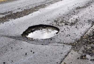 По жалобе чеховских правоохранителей на дороге ликвидировали яму