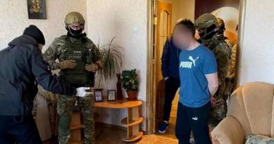 Спрятался в кровати: на Луганщине задержали мужчину, который бросил гранату в полицейских (ФОТО)