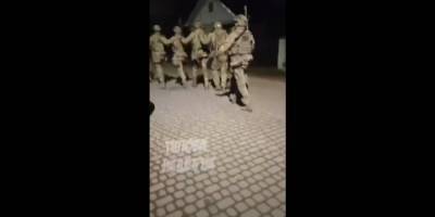 Довыборы в Раду: вооруженных бойцов спецназначения стянули в округ № 87 — видео