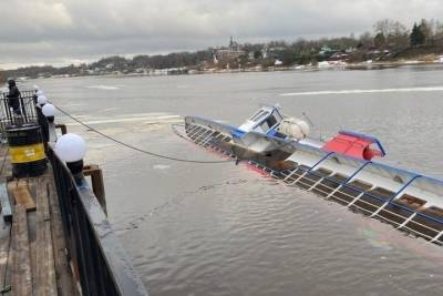 Теплоход затонул на реке Волхов в Ленинградской области