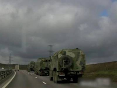 Россия активно перебрасывает военную технику в Крым через Керченский мост – СМИ