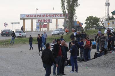 Более 740 россиян вернулись из Азербайджана через спецкоридор на границе в Дагестане