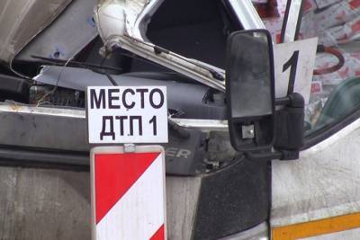 Пять автомобилей столкнулись на Смоленской площади в Москве