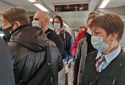 В скоростной электричке Петербург – Луга оштрафовали пассажиров без масок
