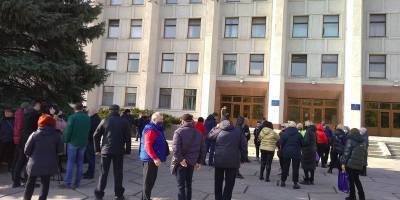 В Полтаве 1 апреля предприниматели вышли на протест против карантина - ТЕЛЕГРАФ