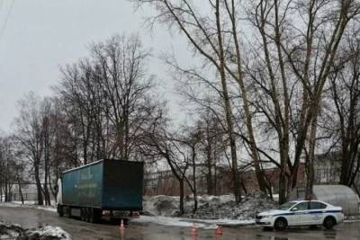 В Йошкар-Оле грузовик сбил пешехода