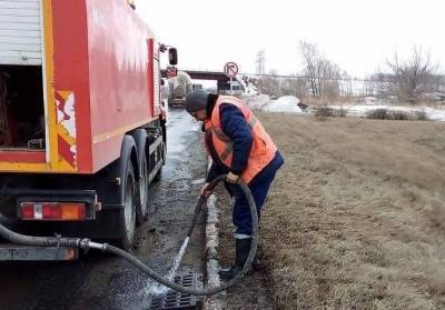 Ульяновские дорожники прочищают ливнёвки
