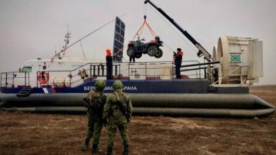 Крымские пограничники получили на вооружение новый катер-амфибию