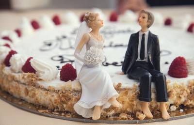 Этот торт рассмешит любого: кондитер воспринял пожелание невесты буквально. Посмотрите, что вышло
