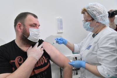 Песков: запросов на российскую вакцину так много, что РФ не справляется