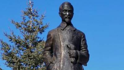 В Тюмени хулиганы сломали нос у памятника Дзержинскому