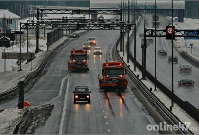 Большегрузы не пройдут: в 13 районах Ленобласти стартовала весенняя просушка дорог