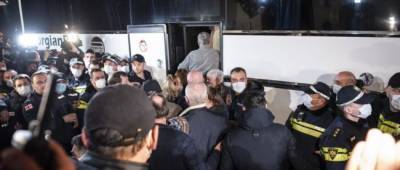 В Грузии вспыхнули протесты против визита российского журналиста Познера