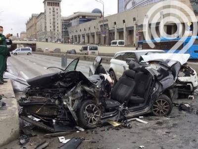 В Москве на Садовом кольце авария с участием пяти машин, один человек в реанимации