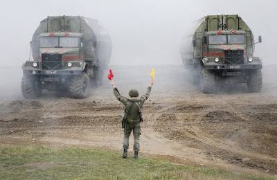 Песков посоветовал Западу спокойно относится к маневрам российской армии