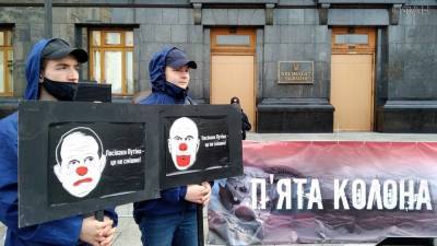 Украинские наци снова напугали Зеленского в собственном офисе