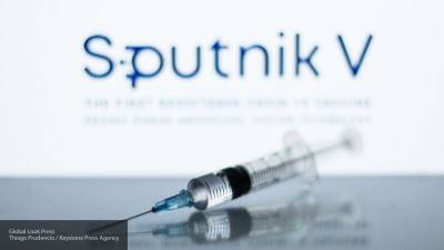 Мечтающие привиться российской вакциной от COVID французы назвали бар в честь "Спутника V"