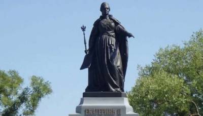 В Крыму треснул памятник Екатерине II