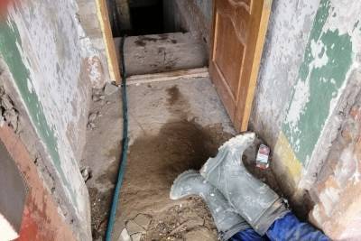 В Иванове мертвого мужчину нашли в полузатопленном подвале ремонтируемого здания