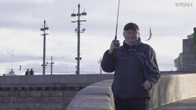 Петербургские рыбаки объяснили, когда упадет цена на корюшку.